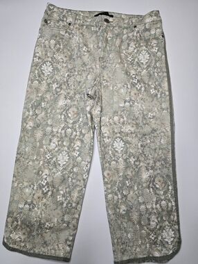 Bandolino Floral Print Mandie Capri in Sage and Cream Size 6 Stretch